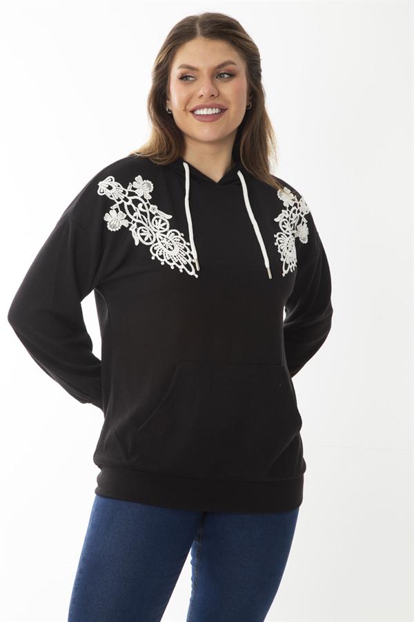 Kadın Büyük Beden Siyah Aplike Dantel Ve Kapşon Detaylı Kanguru Cepli Sweatshirt 65N37015