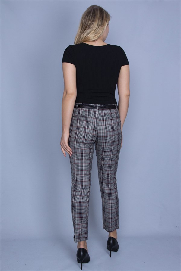 KADIN RENKLİ EKOSE DESEN YAN CEPLİ ARKA FLOTA SÜS CEPLİ SUNİ DERİ KUŞAK DETAYLI PANTOLON