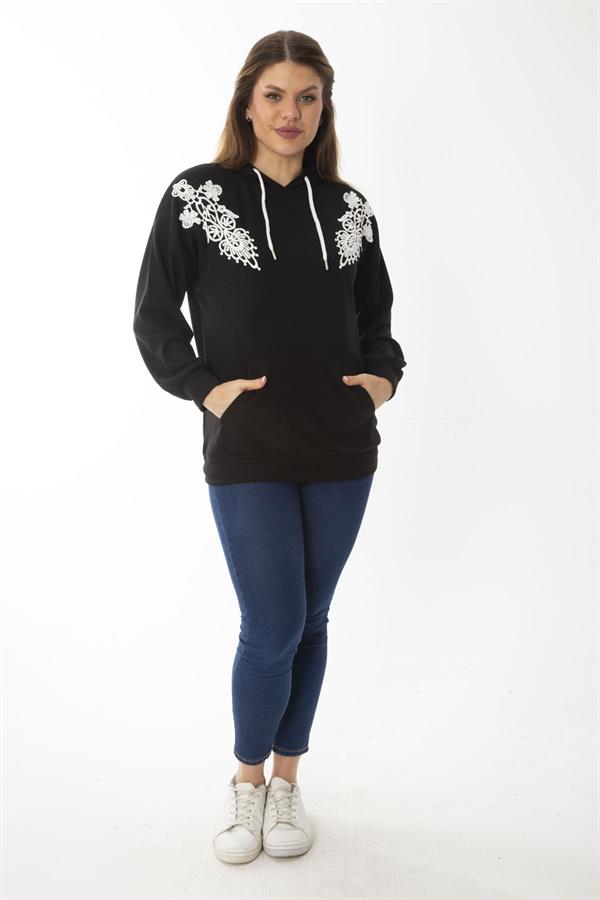 Kadın Büyük Beden Siyah Aplike Dantel Ve Kapşon Detaylı Kanguru Cepli Sweatshirt 65N37015