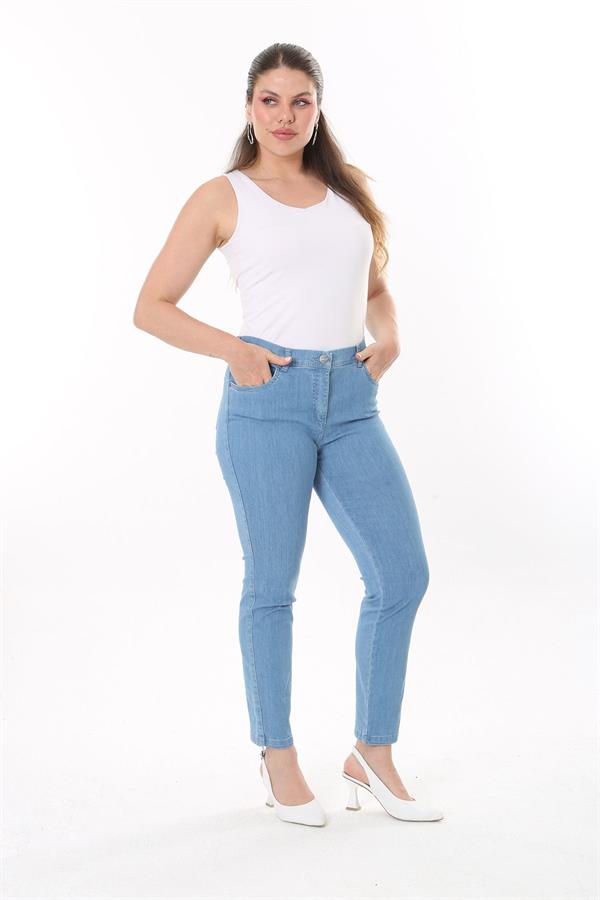 Kadın Büyük Beden Mavi Likralı 4 Cepli Renk Detaylı Kot Pantolon 65N37725