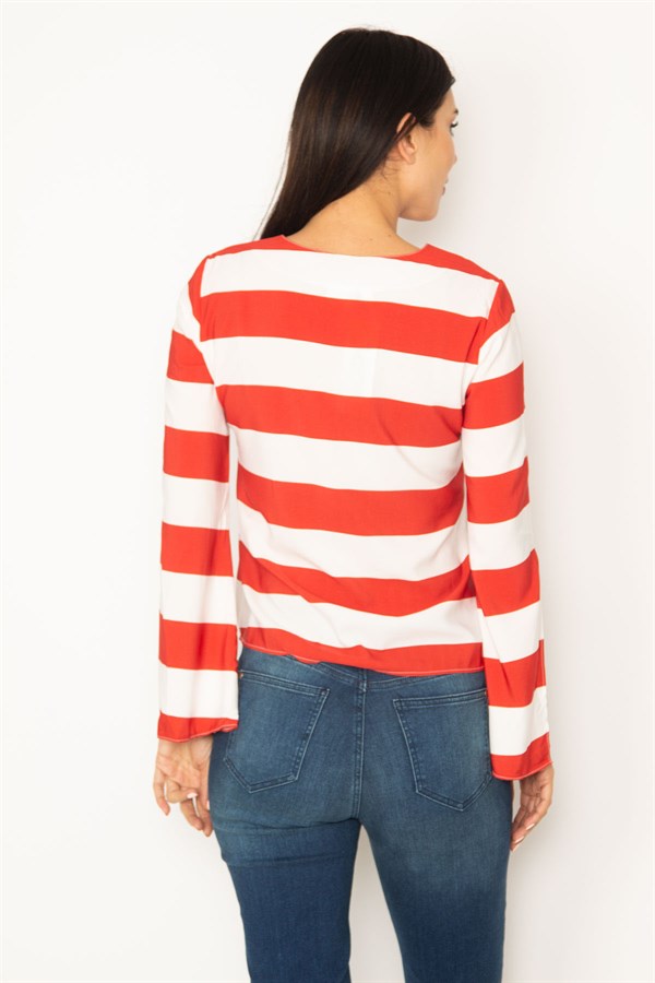 KADIN KIRMIZI YAKASI KUŞGÖZLÜ BAĞCIK DETAYLI KOL YIRTMAÇLI ÇİZGİLİ BLUZ