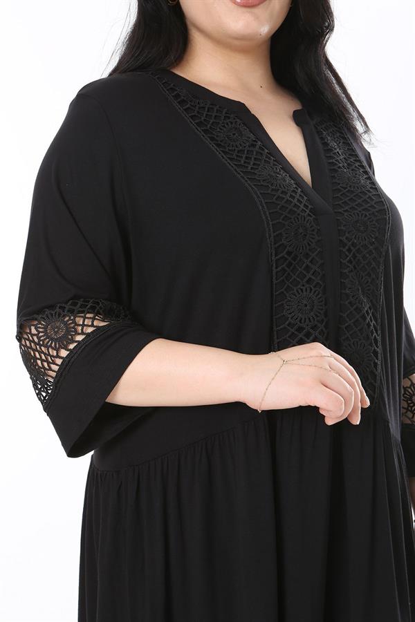 Kadın Büyük Beden Siyah Yaka Ve Kolu Dantel Detaylı Katlı Elbise 65N37929