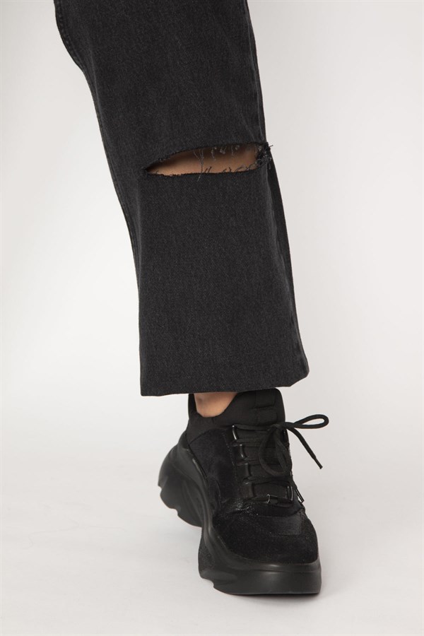 Kadın Siyah Yırtık Detaylı Geniş Basen Kot Pantolon 18N29207