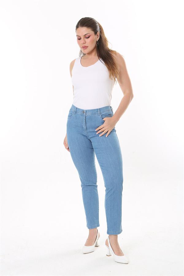 Kadın Büyük Beden Mavi Likralı 4 Cepli Renk Detaylı Kot Pantolon 65N37725