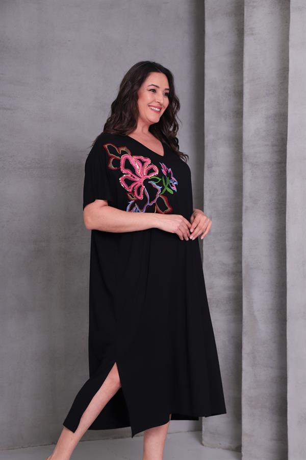 Kadın Büyük Beden Siyah, Omuz Çiçek Nakışlı, Rahat Kesim V Yaka Elbise 65N39078