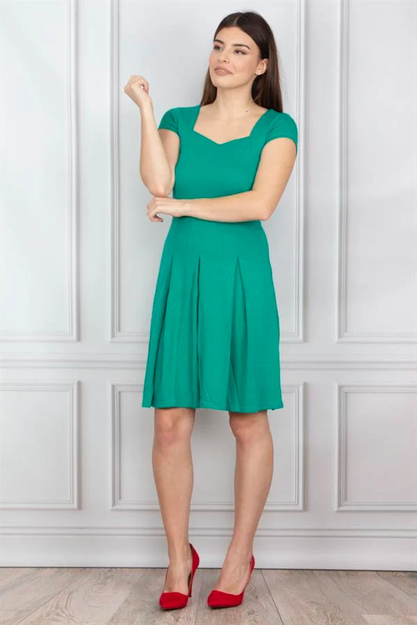 ROBE À COL CARRÉ ET PLISSÉE