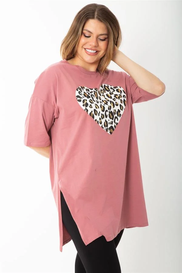 Kadın Büyük Beden Gül Kurusu Ön Baskılı Yan Yırtmaçlı Kısa Kollu Bluz 65N37758