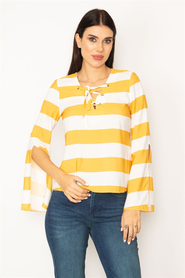 KADIN KIRMIZI YAKASI KUŞGÖZLÜ BAĞCIK DETAYLI KOL YIRTMAÇLI ÇİZGİLİ BLUZ