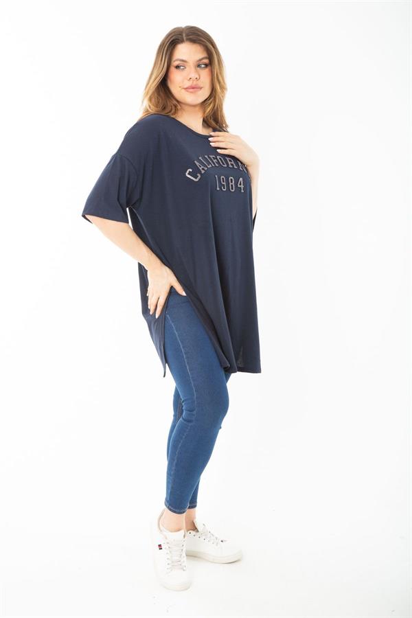 Kadın Büyük Beden Lacivert Taş Ve Sim Detaylı Yan Yırtmaçlı Bluz 65N37458