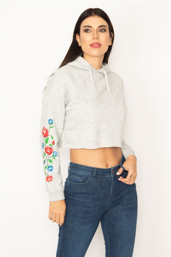 WOMEN'S GRAY EMBROIDERY DETAILED SLEEVE 3-THREAD HOODED SWEATSHIRT