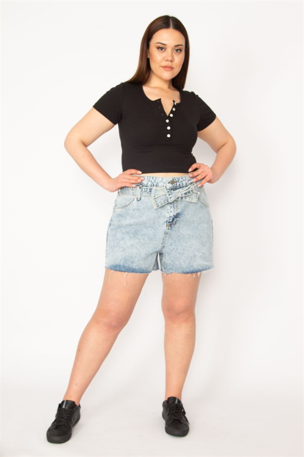 KADIN MAVİ YIKAMA EFEKTLİ KUŞAKLI PAÇASI PİS DİKİŞLİ JEAN ŞORT