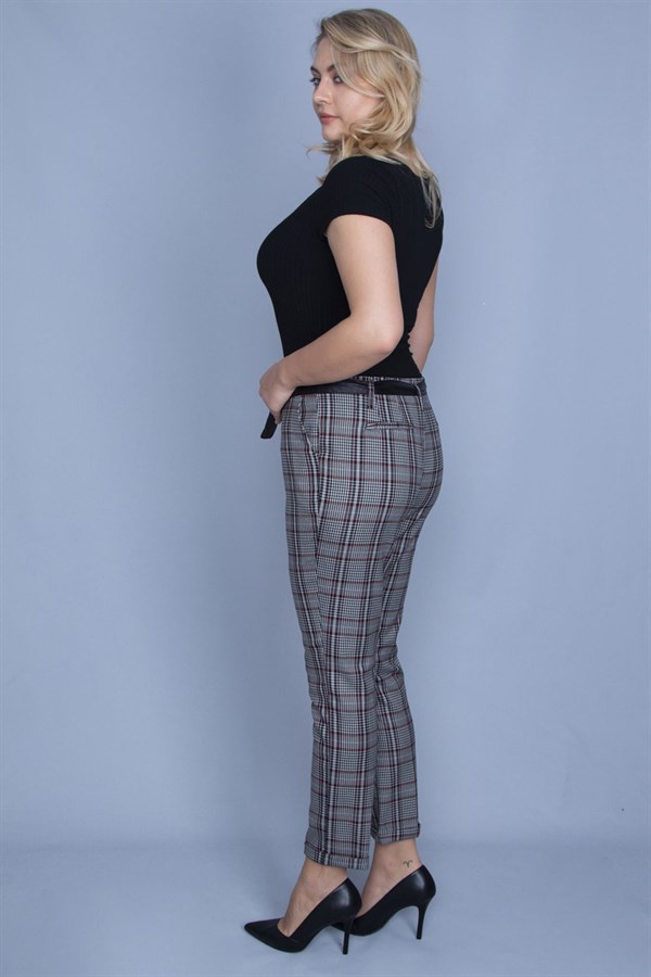 KADIN RENKLİ EKOSE DESEN YAN CEPLİ ARKA FLOTA SÜS CEPLİ SUNİ DERİ KUŞAK DETAYLI PANTOLON