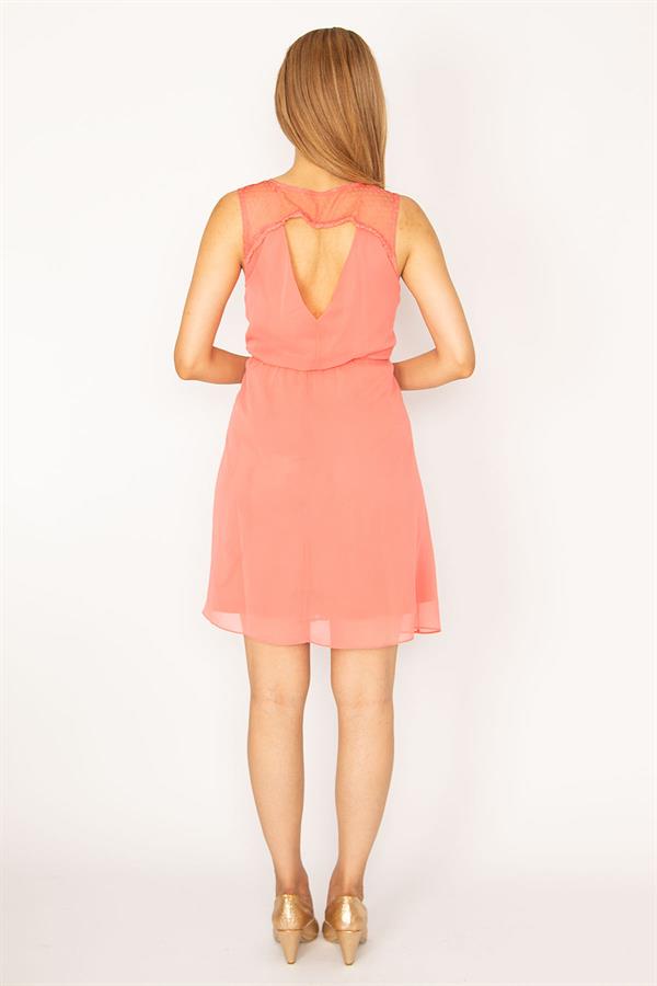 KADIN NAR DANTEL VE SIRT DETAYLI ANVELOP YAKALI ASTARLI ŞİFON ELBİSE 85N7343