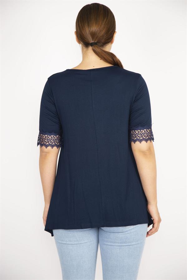 Kadın Lacivert Büyük Beden Kol Ağzı Ve Ön Ortası Dantel Bluz