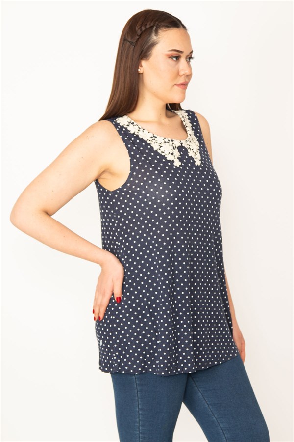 Kadın Lacivert Yaka Dantelli Puan Desenli Bluz 65N32431