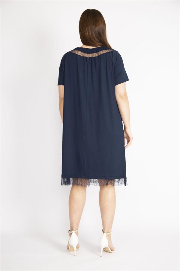 Kadın Lacivert Büyük Beden Yaka Ve Etek Ucu Tül Detaylı Yakası Lastikli Elbise
