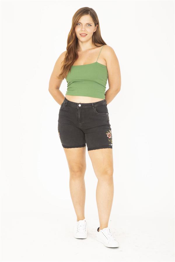 Kadın Büyük Beden Siyah Nakış Detaylı Kot Şort 65N36804