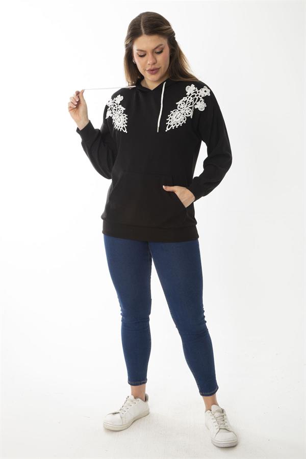 Kadın Büyük Beden Siyah Aplike Dantel Ve Kapşon Detaylı Kanguru Cepli Sweatshirt 65N37015
