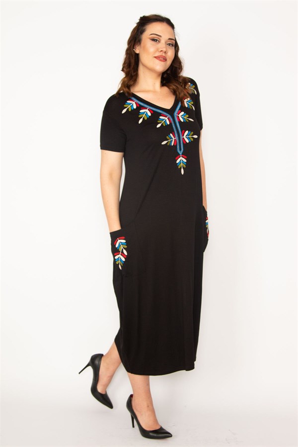 Kadın Siyah Nakış Detaylı V Yaka Viskon Elbise 65N33179
