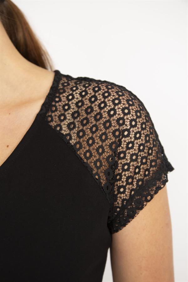 Kadın Beyaz Büyük Beden Pamuklu Kumaş Ön Pat Fermuarlı Kolları Dantel Bluz