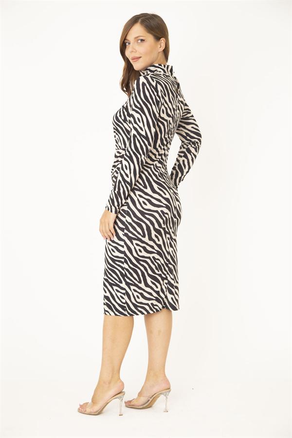 ROBE NOIRE À COL MONTANT POUR FEMME AVEC DÉTAILS ET PETITES FENTES