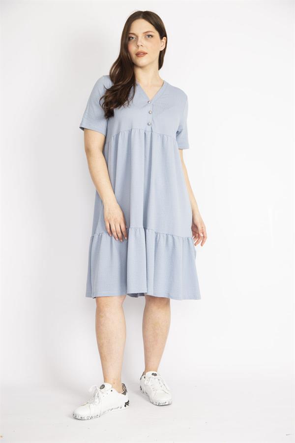 Kadın Bebe Mavisi Büyük Beden Ön Pat Düğmeli V Yakalı Katlı Elbise