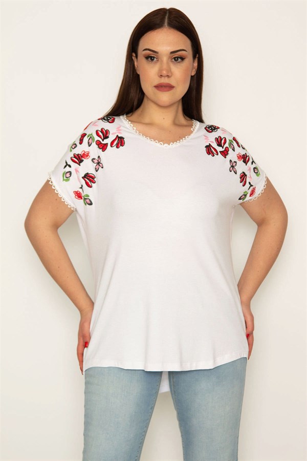 KADIN KEMİK YAKA VE KOL AĞZI KOPENAKİ DANTELLİ OMUZLARI NAKIŞLI BLUZ