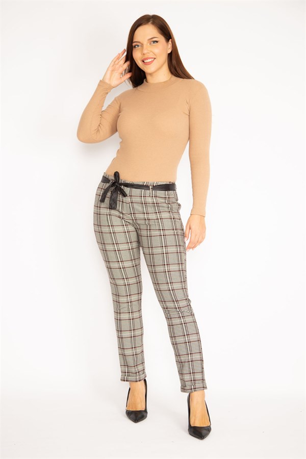 Kadın Bordo Ekose Desenli Gizli Kemer Ön Fermuarlı Yan Cepli Suni Deri Kuşak Detaylı Klasik Pantolon