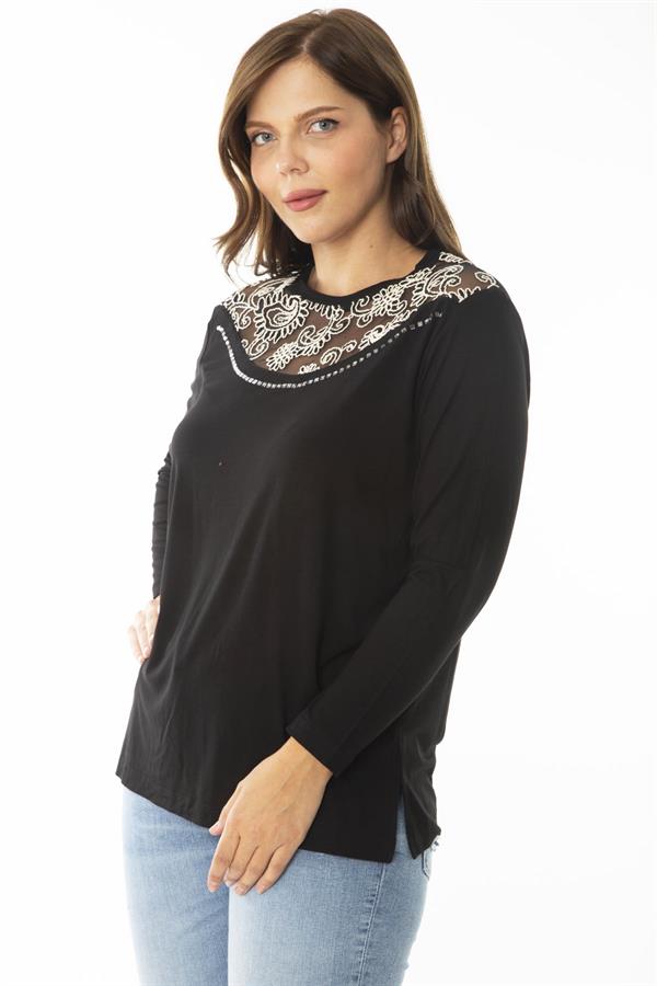 Kadın Büyük Beden Siyah Yakası Tül Nakış Ve Taş Detaylı Uzun Kollu Bluz 65N36860