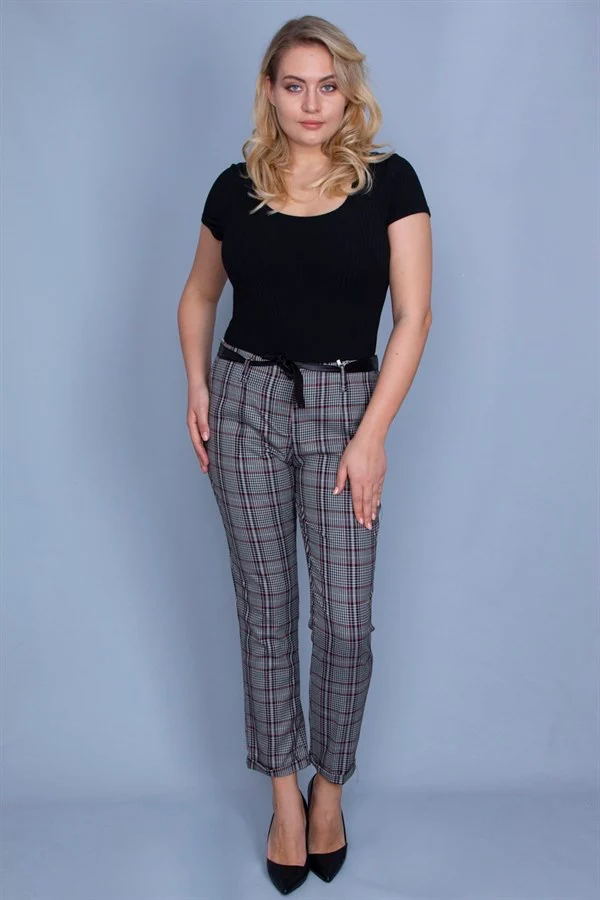 KADIN RENKLİ EKOSE DESEN YAN CEPLİ ARKA FLOTA SÜS CEPLİ SUNİ DERİ KUŞAK DETAYLI PANTOLON