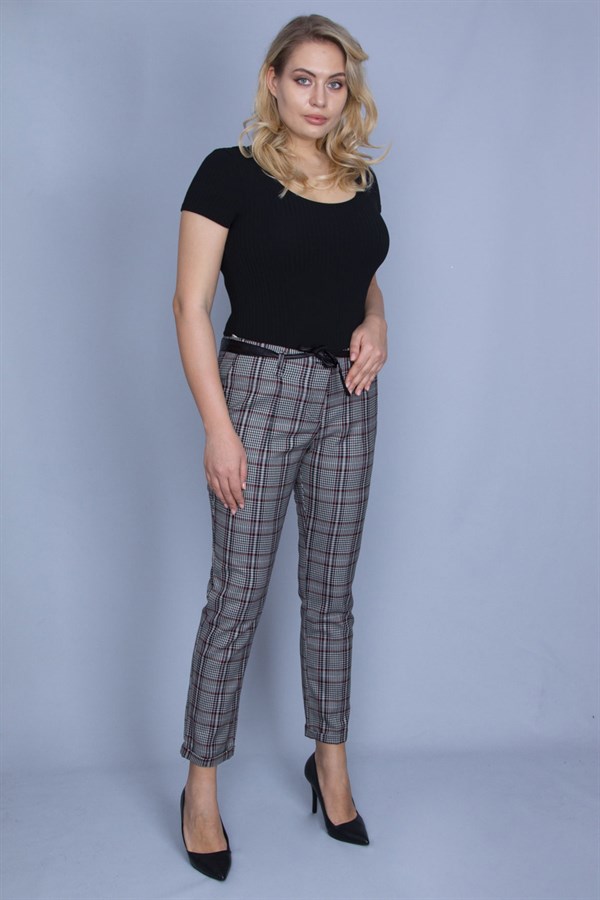 KADIN RENKLİ EKOSE DESEN YAN CEPLİ ARKA FLOTA SÜS CEPLİ SUNİ DERİ KUŞAK DETAYLI PANTOLON