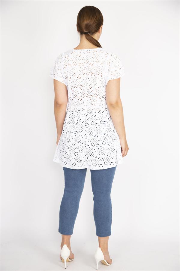 Kadın Beyaz Büyük Beden Delikiş Kumaş Anvelop Yakalı Bluz