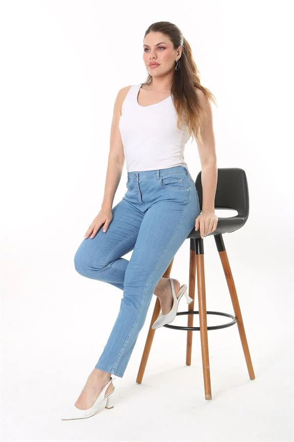 Kadın Büyük Beden Mavi Likralı 4 Cepli Renk Detaylı Kot Pantolon 65N37725