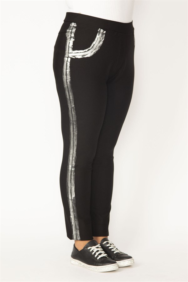 Kadın Siyah Süs Cep Ve Yanları Lak Baskı Beli Lastikli Dalgıç Kumaş Likralı Pantolon 65N27814