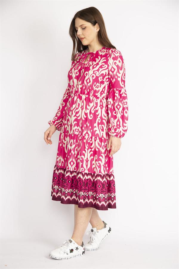 KADIN RENKLİ YAKA BAĞCIKLI KATLI UZUN ELBİSE