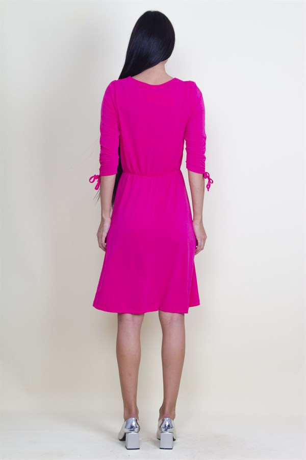 KOL VE BEL DETAYLI YIRTMAÇLI ELBİSE