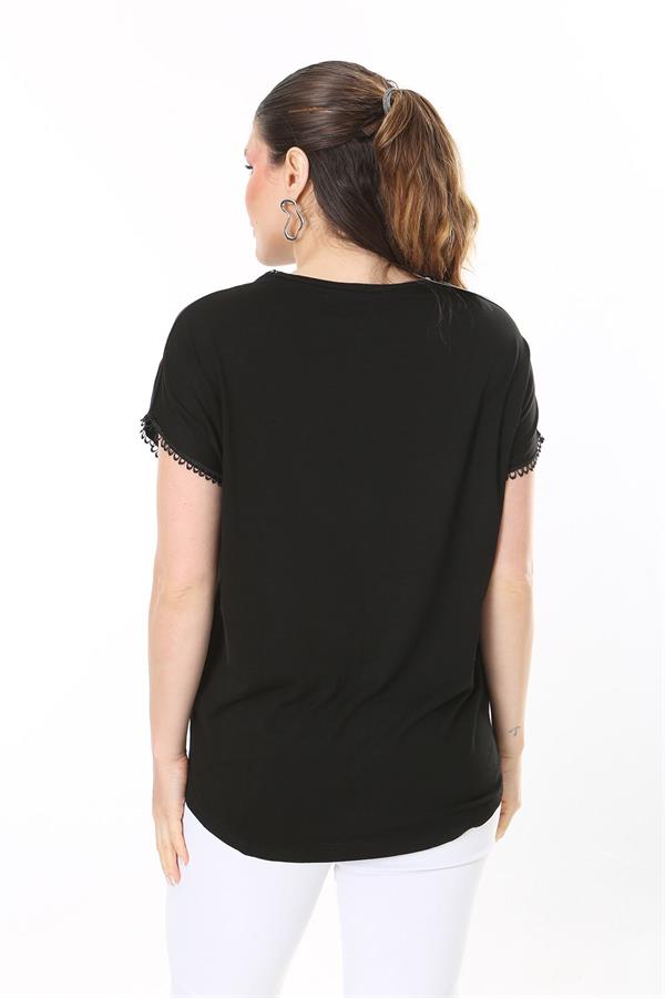 Kadın Büyük Beden Beyaz Nakış Detaylı Yaka Ve Kol Ağzı Kopenaki Dantelli V Yakalı Bluz 65N37676