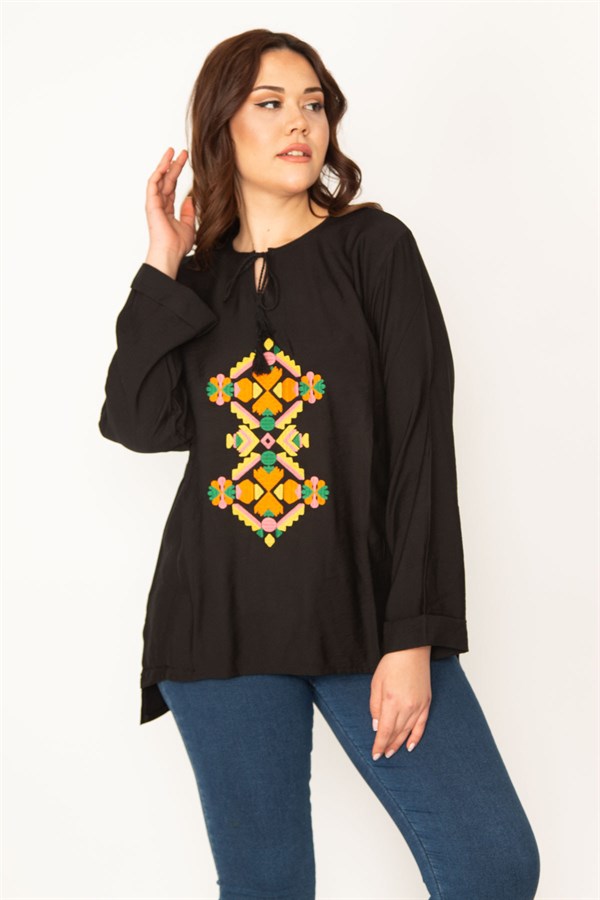 KADIN SİYAH NAKIŞ DETAYLI YAKA BAĞCIKLI BLUZ