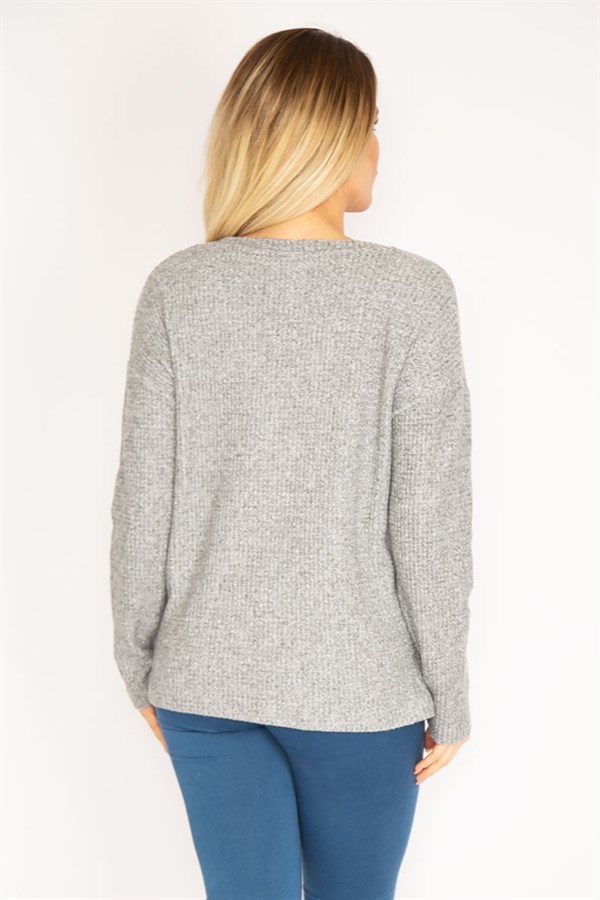 Kadın Gri V Yakalı Kabartma Desenli Ön Bağcıklı Bluz 65N35168