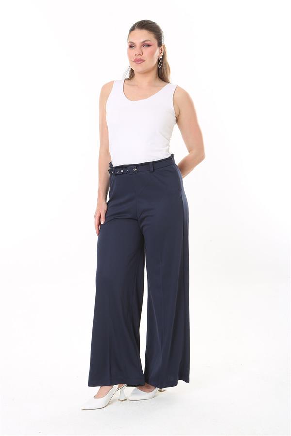 Kadın Büyük Beden Beyaz Kemer Aksesuarlı Geniş Paçalı Cepsiz Pantolon 65N37818
