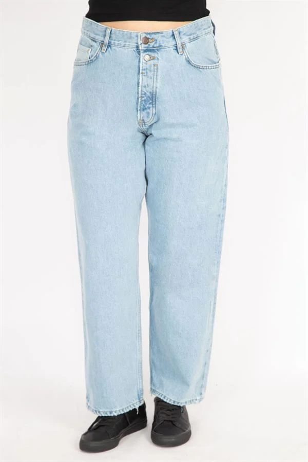 Kadın Mavi Büyük Beden Yıkama Efektli Yüksek Bel Ön Düğmeli Kot Pantolon