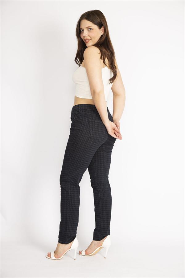 Kadın Siyah Büyük Beden Kazayağı Desenli Likralı Gabardin 5 Cep Pantolon