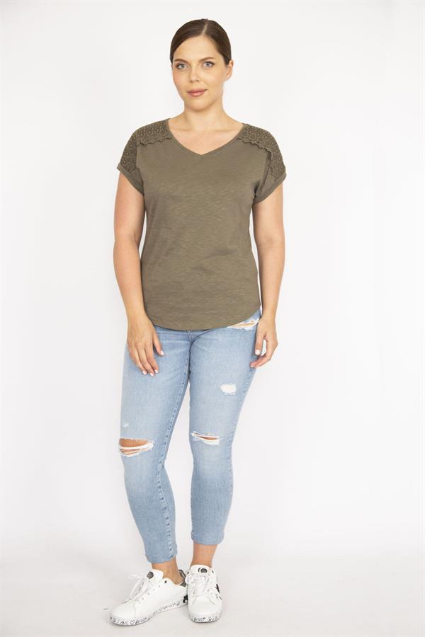 Kadın Haki Büyük Beden Pamuk Kumaş V Yakalı Kısa Kollu Omuz Dantel Detaylı Bluz