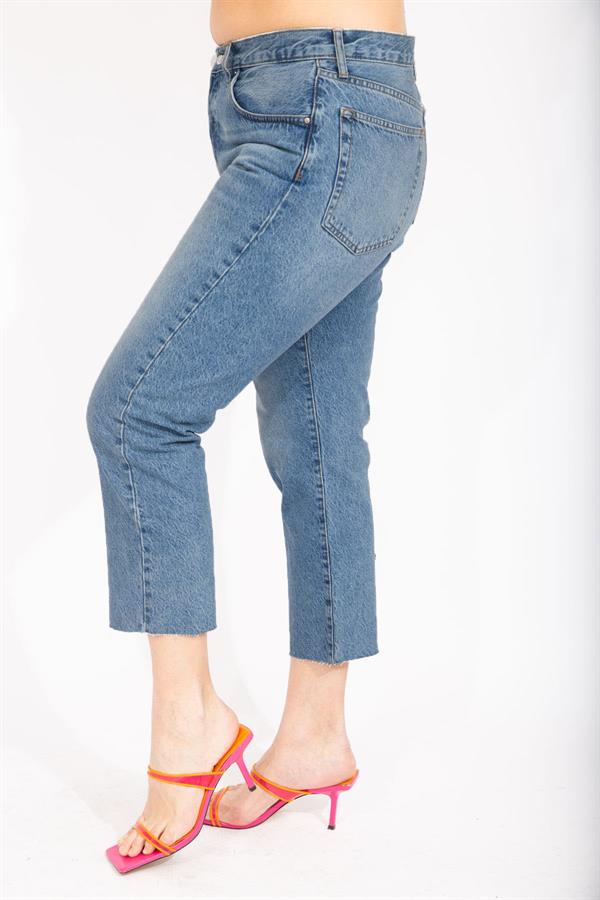 Kadın Mavi Büyük Beden Yıkama Efektli Paçası Pis Dikişli Bilek Boy 5 Cep Kot Pantolon