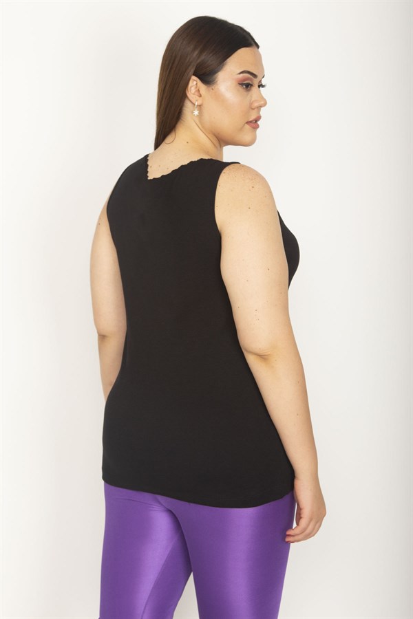 Kadın Siyah Pamuklu Kumaş Yakası Dantel Detaylı Kolsuz Bluz 65N26627