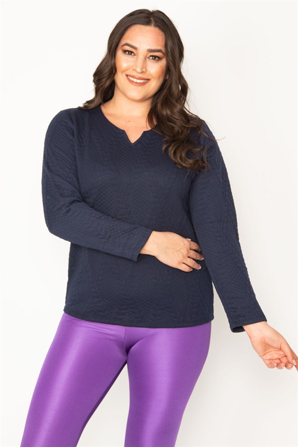 KADIN LACİVERT V YAKALI ARKA ŞERİT DETAYLI KENDİNDEN DESENLİ TUNİK