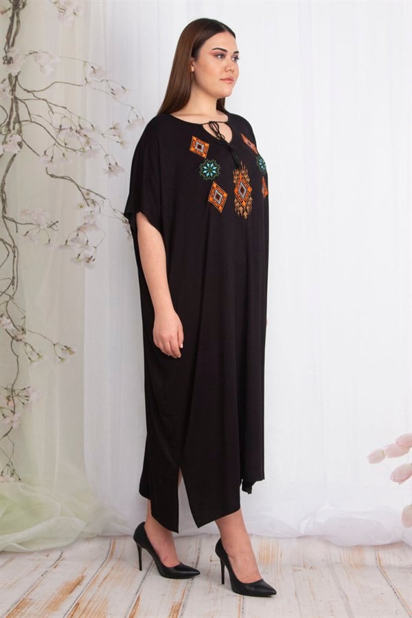 Kadın Siyah Nakış Detaylı Rahat Kesim Elbise 65N22609