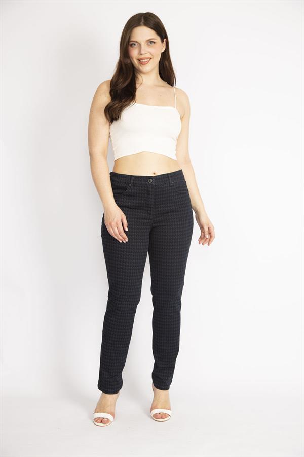 Kadın Siyah Büyük Beden Kazayağı Desenli Likralı Gabardin 5 Cep Pantolon