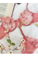 Ensemble de sous-vêtements à armatures et string à motifs floraux brodés de couleur corail