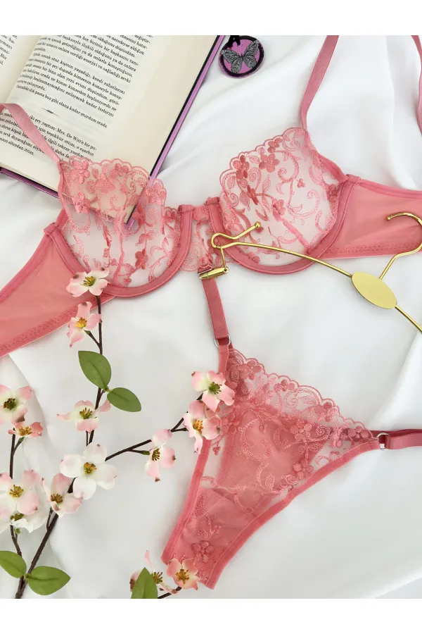 Ensemble de sous-vêtements à armatures et string à motifs floraux brodés de couleur corail